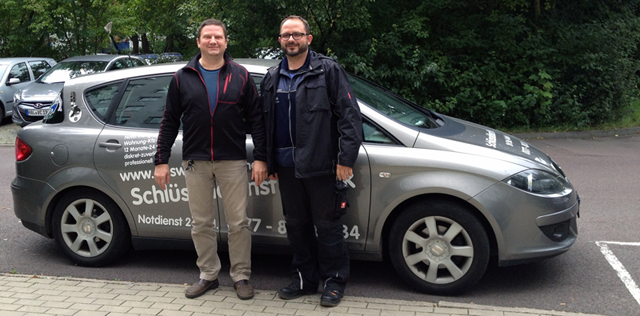 Monteur für Schlüsseldienst Halle bei der Arbeit